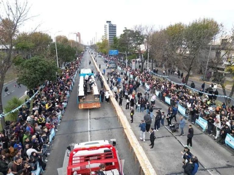 Featured image for: Avellaneda: Saquearon un sándwich gigante que buscaba batir un récord en pleno festejo patrio