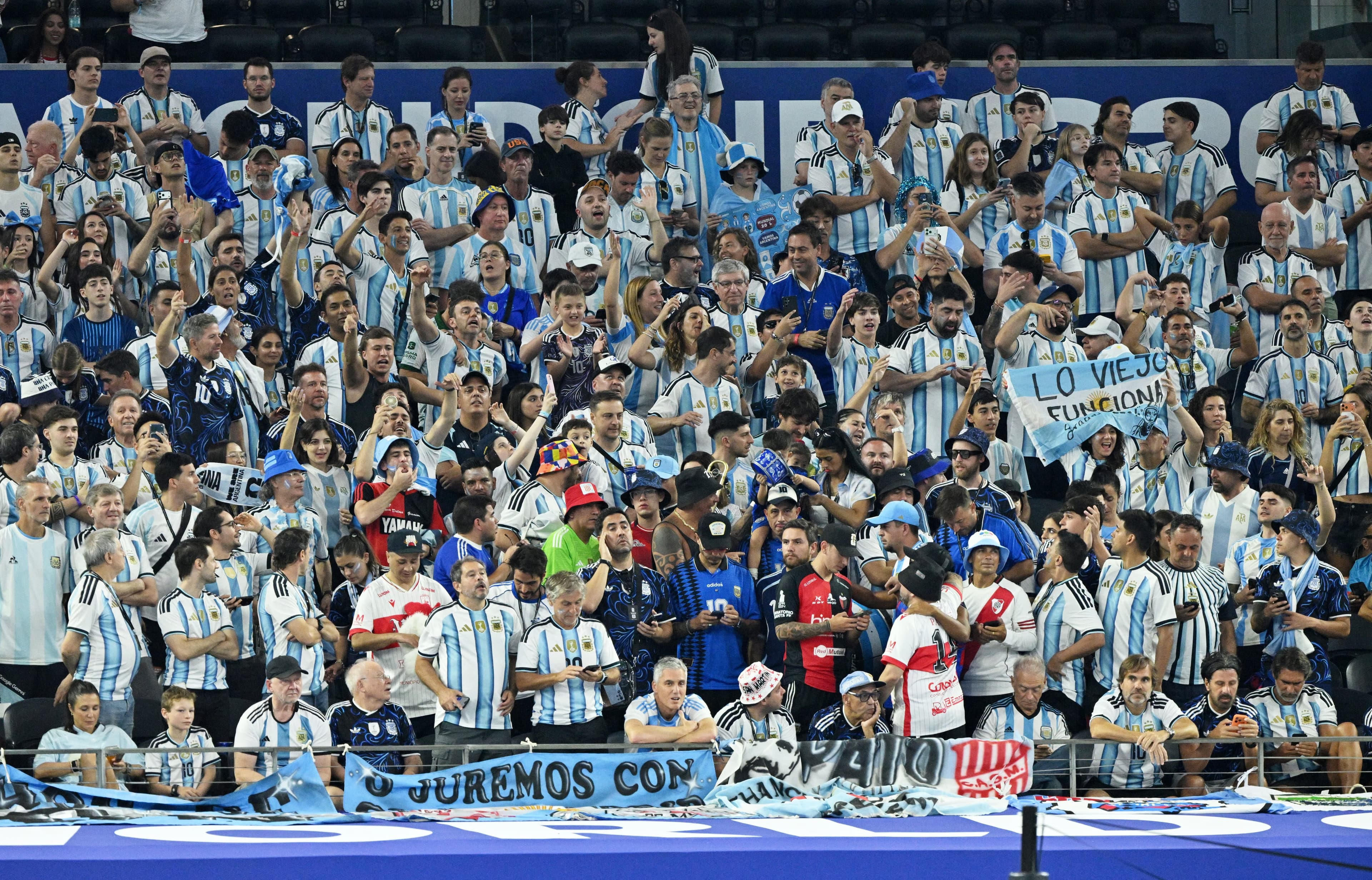 Featured image for: El pedido de la AFA a la FIFA por los 50 mil argentinos que llegarán a Miami sin entrada para ver a la Selección en el Mundial