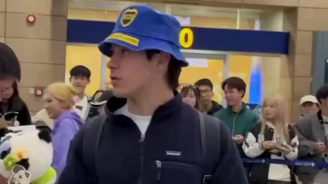 Featured image for: Furor por Franco Colapinto en China para la carrera de Fórmula 1: de la gorra de Boca a los regalos de los fanáticos