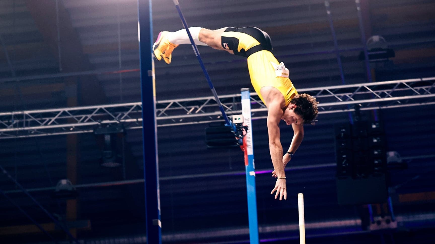 Featured image for: Mondo Duplantis volvió a hacer historia en el deporte: saltó 6.31 metros y rompió su propio récord por 15° vez