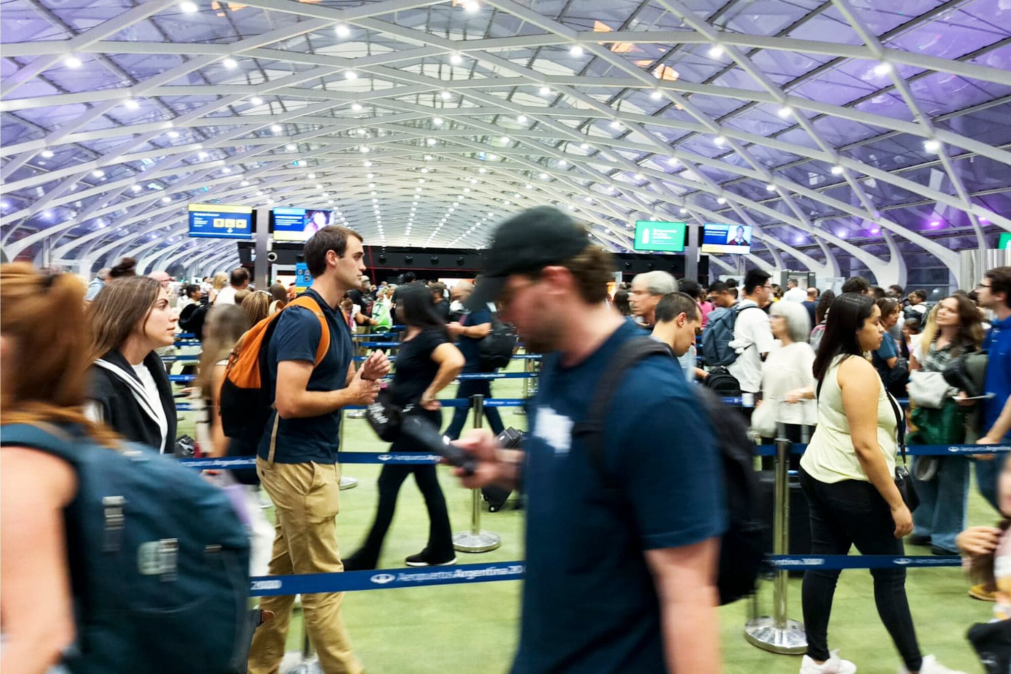 Featured image for: Casi 12 millones de argentinos viajaron al exterior y el saldo negativo en turistas fue de a 6,6 millones en 2025, el más alto en una década