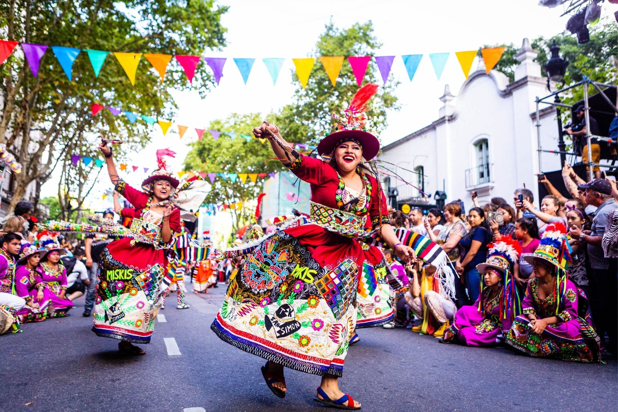 Featured image for: Fin de semana XXL de Carnaval en la Ciudad: todo lo que tenés que saber de los corsos, barrio por barrio