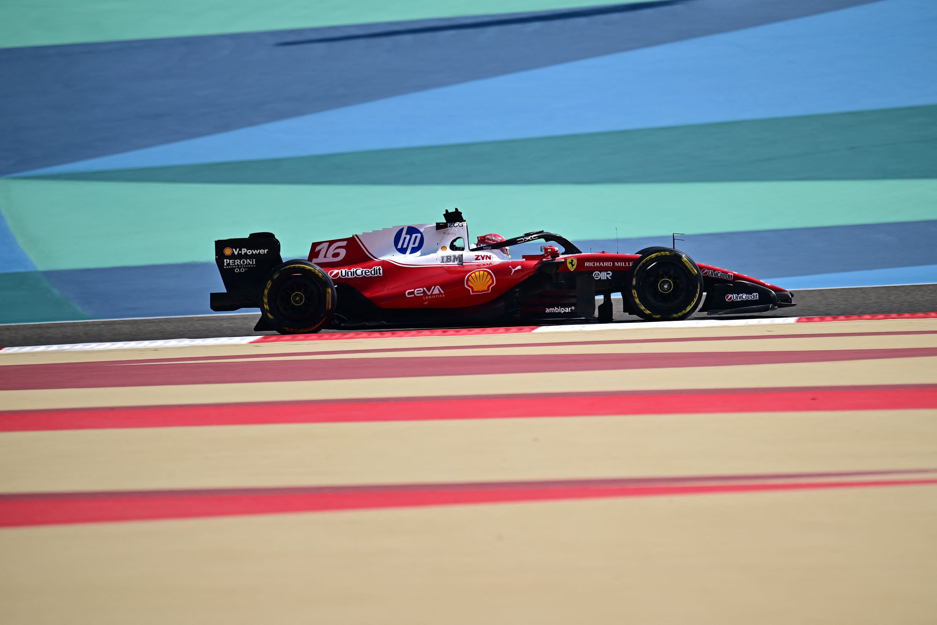 Featured image for: Fórmula 1: Charles Leclerc voló con su Ferrari en el desierto de Bahréin y encara la temporada 2026 con optimismo