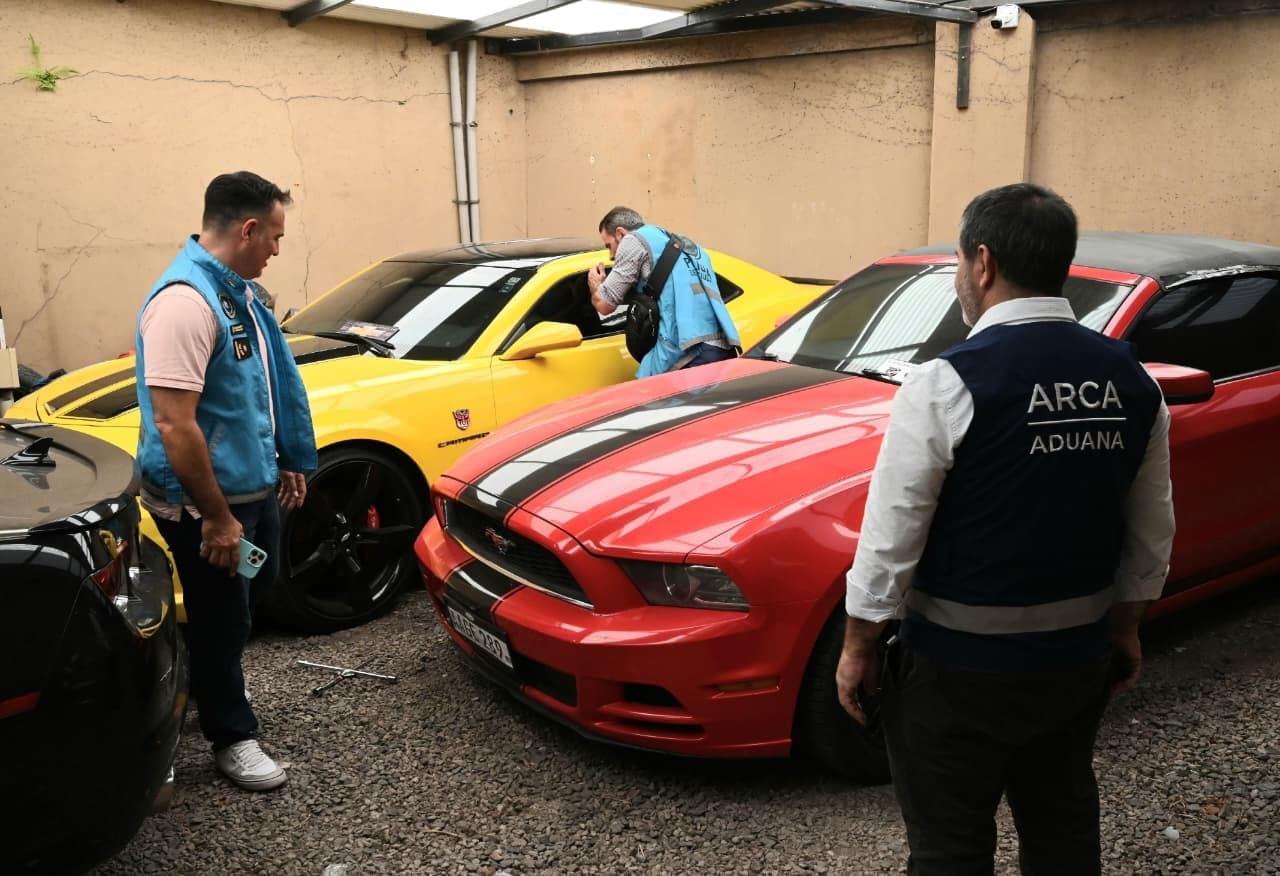 Featured image for: La China Suárez, La Joaqui y L-Gante: los artistas y famosos que filmaron sus videos con los autos de lujo contrabandeados desde Paraguay