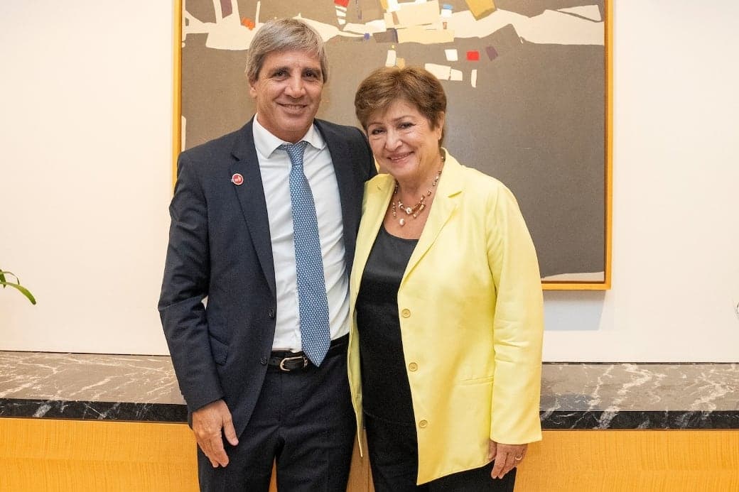 Featured image for: Luis Caputo mantuvo un encuentro con Kristalina Georgieva en Davos