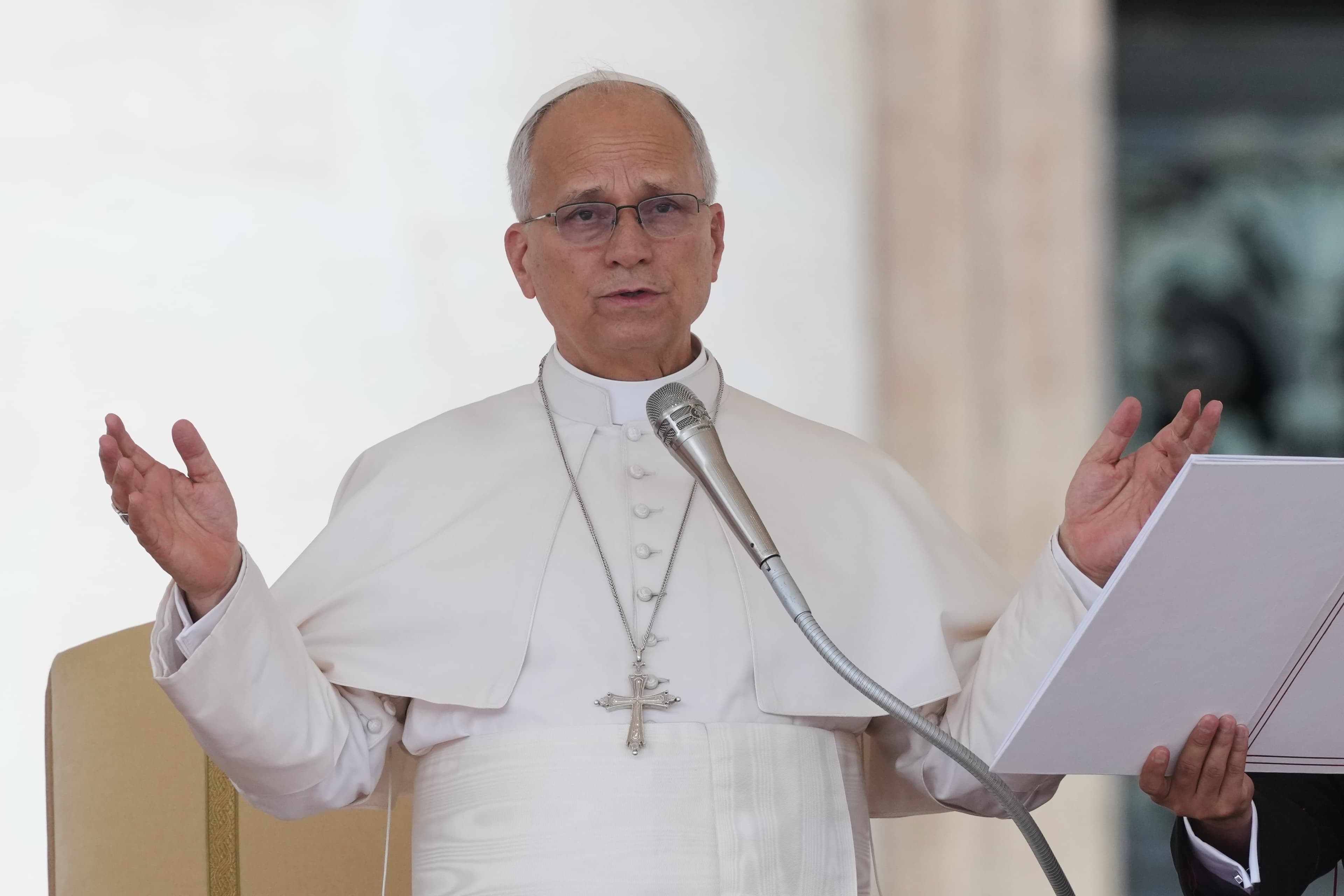 El Gobierno estableció un esquema de feriados por la visita del Papa León XIV