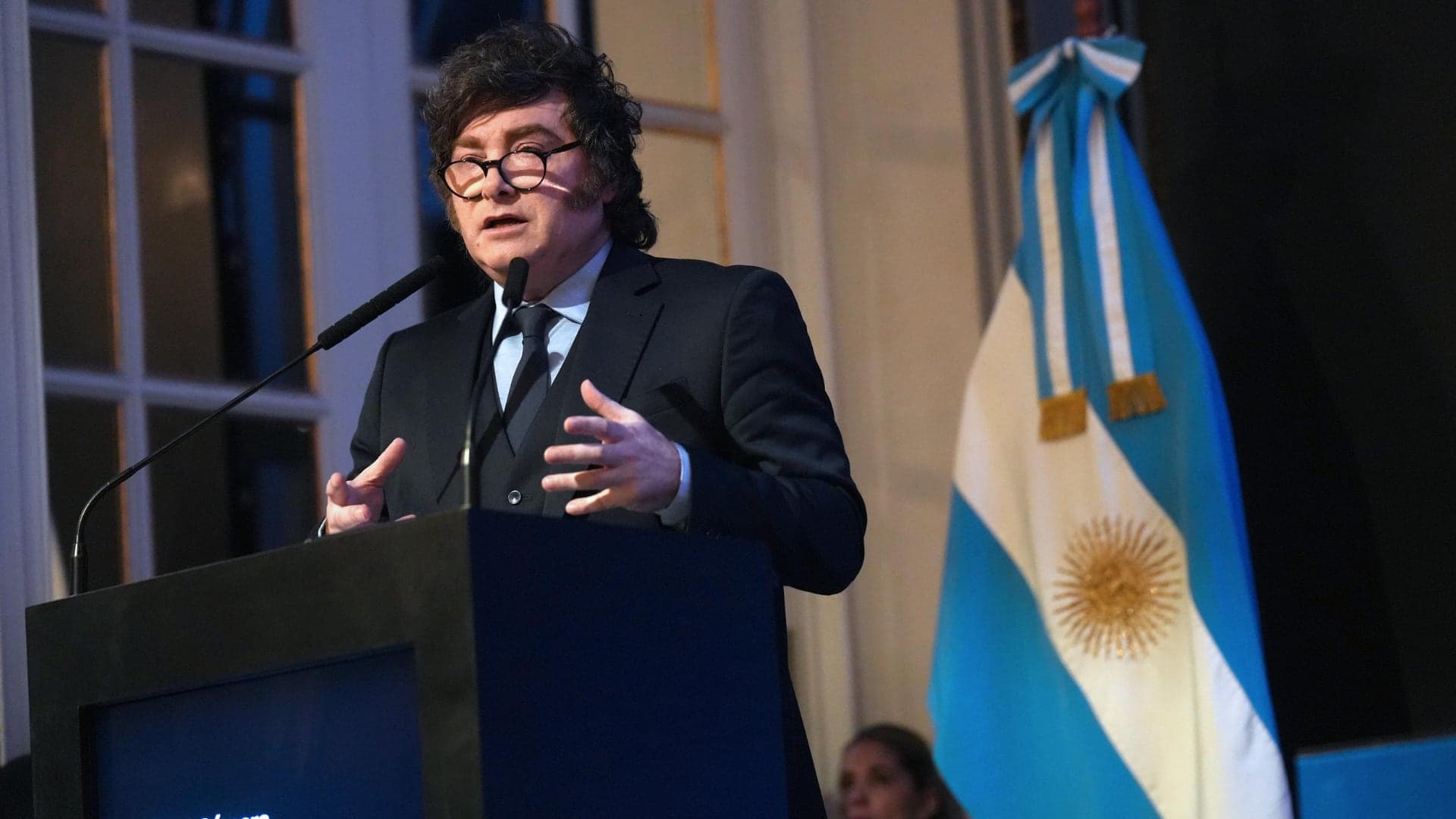 El Gobierno relativiza la caída del índice de confianza y busca explicar los cuestionamientos de Milei a las mediciones