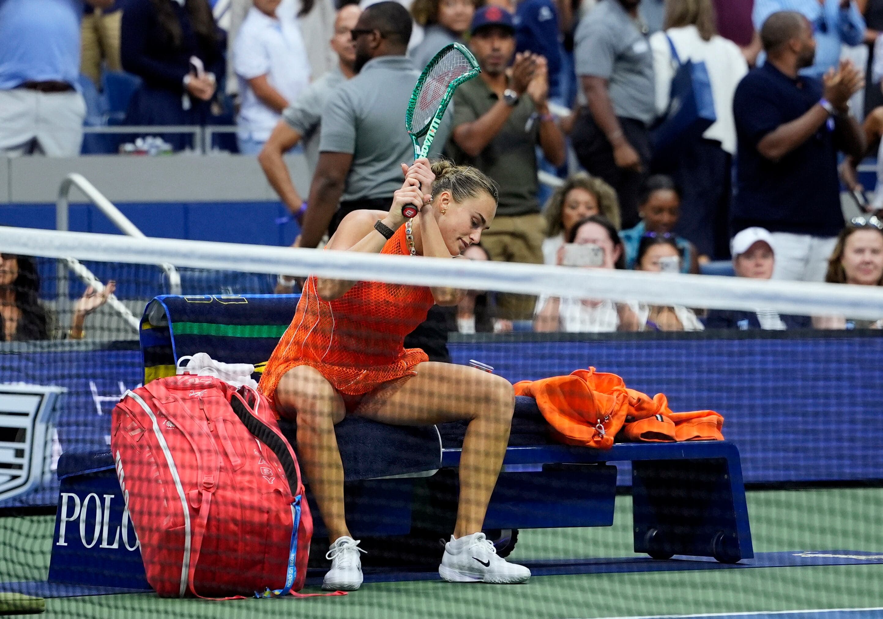El rapto de furia de Sabalenka tras perder la final del US Open: una raqueta destruida y un amenazante mensaje a la cámara