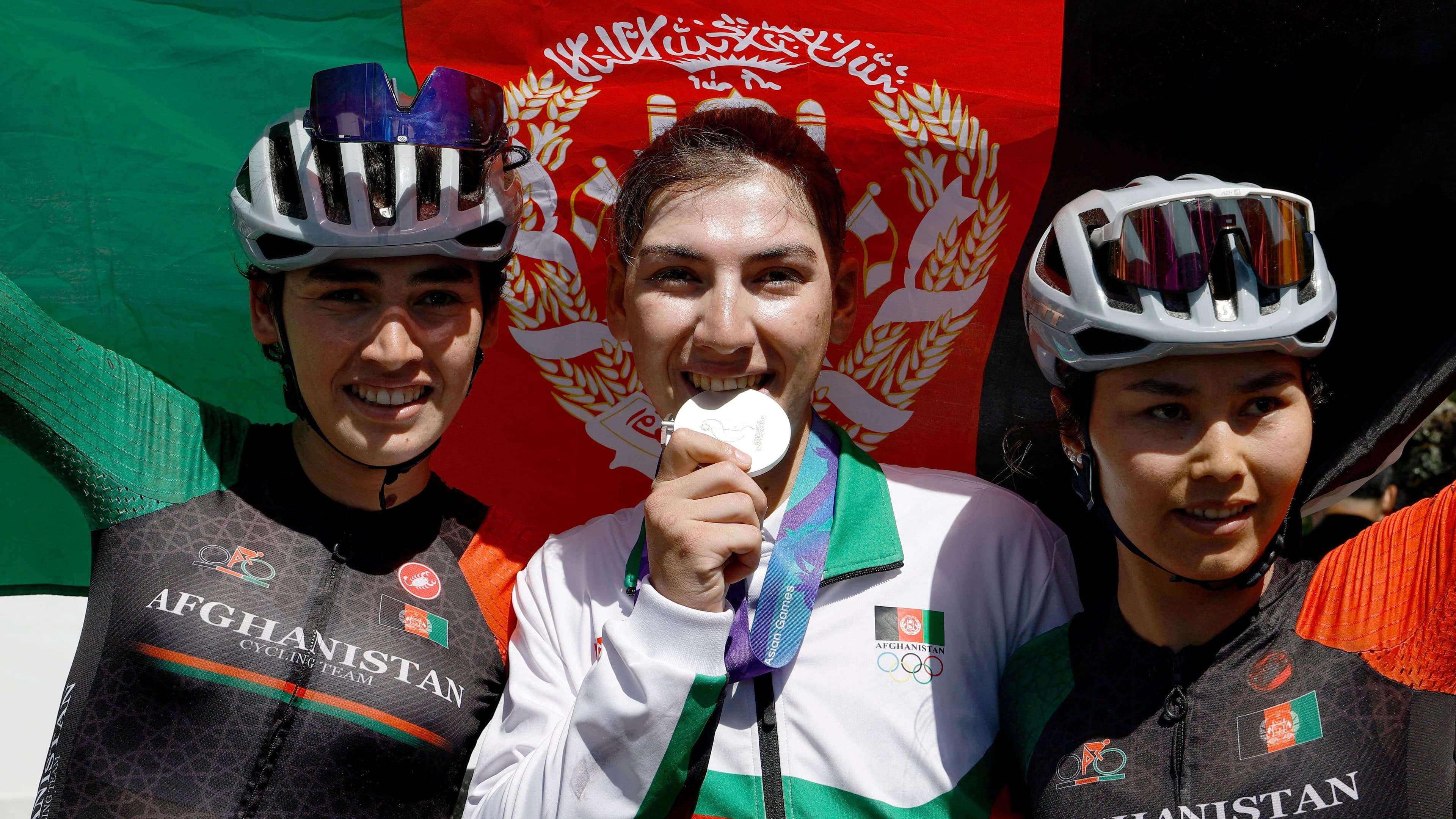 Entrenaba disfrazada de hombre, escapó de Afganistán y hoy es medallista de plata: la historia de Fariba Hashimi