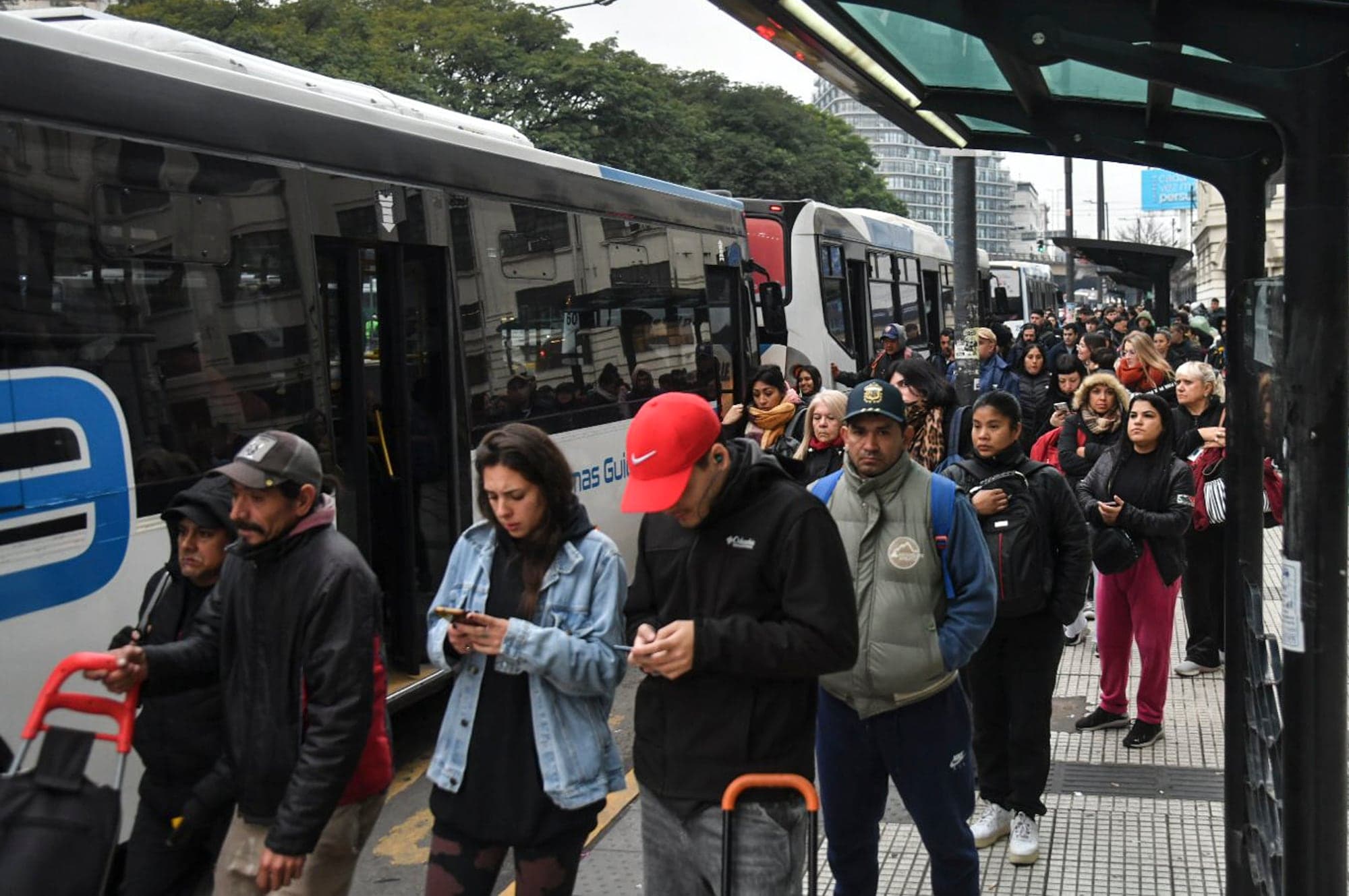 Hay problemas para cargar la SUBE: largas filas y demoras en estaciones de subte y trenes