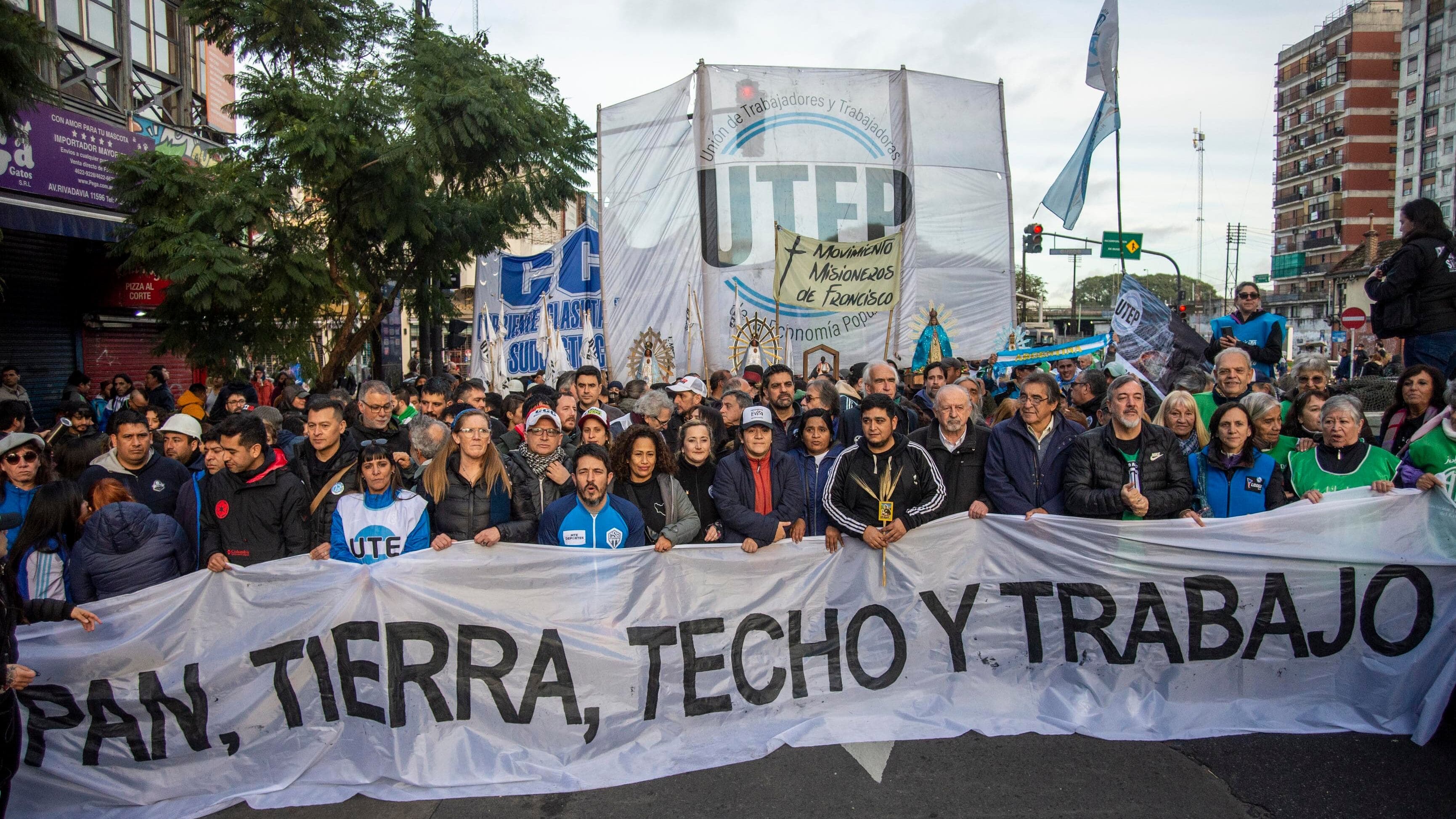 Movimientos sociales y sindicales preparan la “marcha más grande de la década” contra Javier Milei