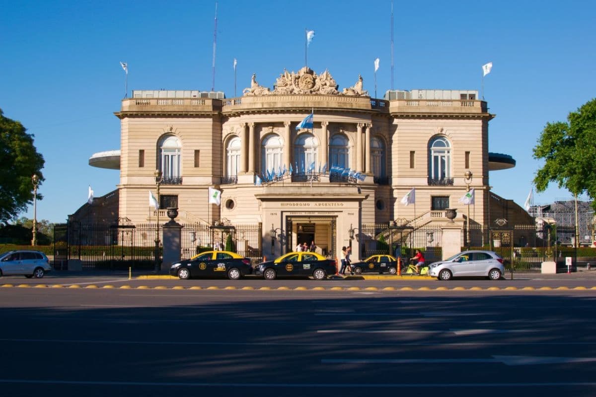 Palermo mantendrá la actividad hípica hasta 2032 y preservará puestos de trabajo