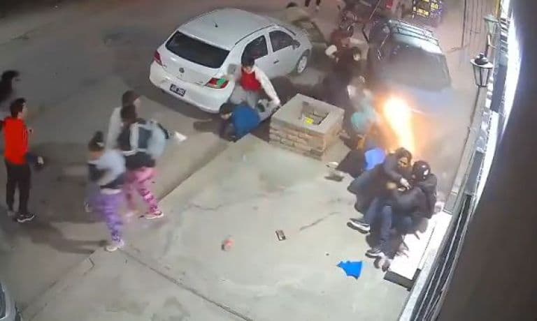 Salta: se descompensó al volante, se subió a la vereda y embistió a más de 10 personas