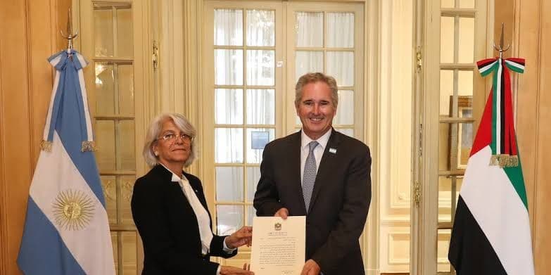 La nueva embajadora de Emiratos Árabes Unidos presentó las credenciales ante Cancillería