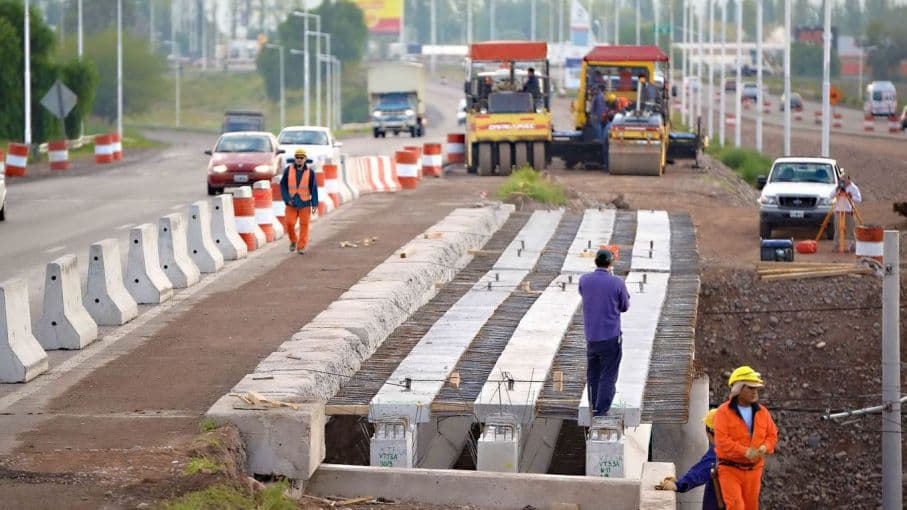 La construcción cayó 48,6% y la industria 26,4% en mayo