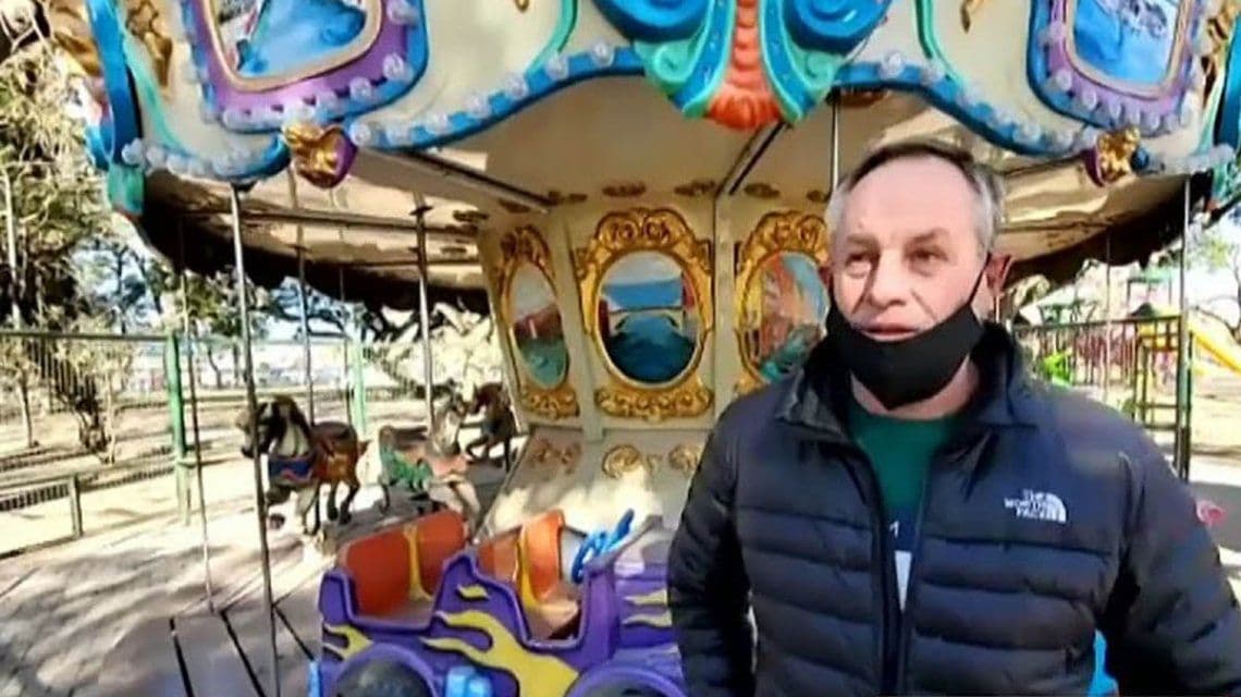 Heredó la calesita de su abuelo y ahora la tiene que vender por la cuarentena: «Se olvidaron de nosotros»