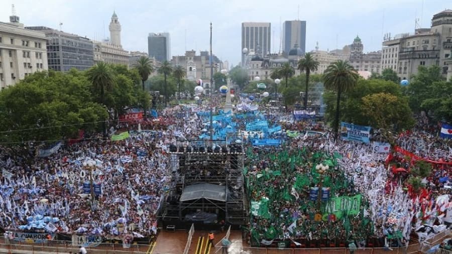 Con shows musicales, en Plaza de Mayo se vivió la Fiesta de la Democracia