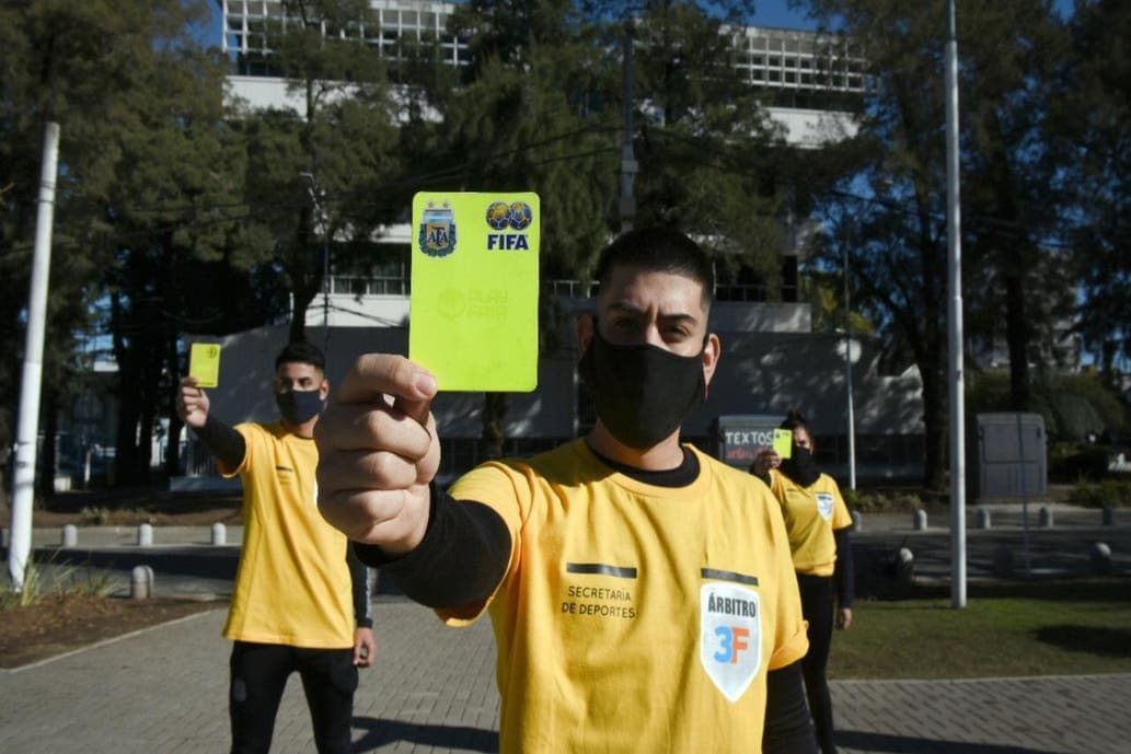 La curiosa campaña de prevención en Tres de Febrero: amonestan a vecinos que no cumplan las recomendaciones sanitarias