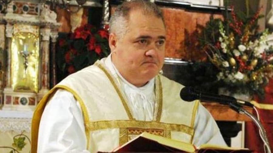 Se ahorcó el cura italiano que había confesado un hecho de pedofilia