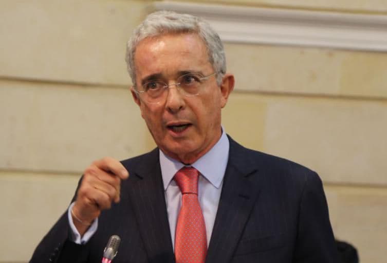 Ordenaron la detención del ex presidente de Colombia Álvaro Uribe