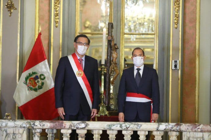 Perú: Vizcarra designó a un general como jefe de gabinete tras el choque con el Congreso