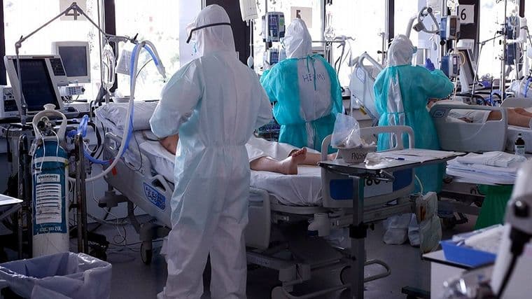 Los trabajadores de terapia intensiva alertan sobre la saturación de camas: «El virus nos está ganando»