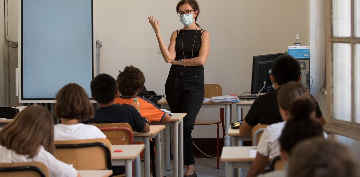 Italia invirtió US$ 4.000 millones en Educación y logró reabrir miles de escuelas con pocos traspiés