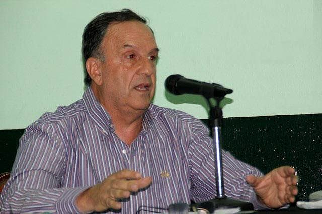 En plena investigación por lavado de dinero, el presidente de Ferro se desprende de sus bienes