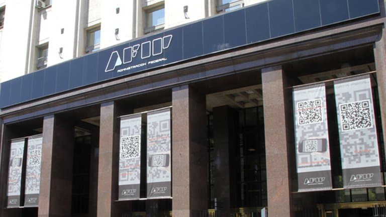 Qué compras en dólares quedarán excluidas de la nueva percepción del 35 por ciento