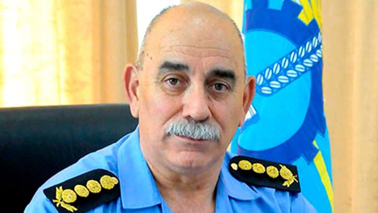Condenaron a 8 años de prisión al ex jefe de la Policía de Chubut por abusar de sus hijastras, pero sigue en libertad