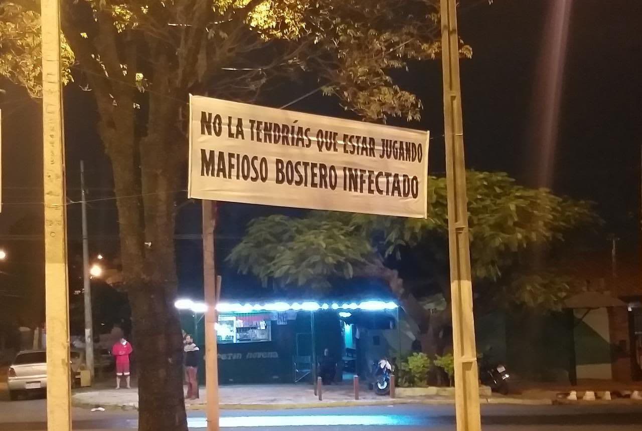 «Mafioso bostero infectado»: Así recibieron al plantel de Boca en Paraguay