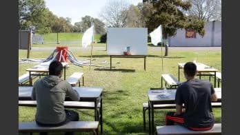 Ciudad insiste con dar clases en plazas; Nación prepara su negativa