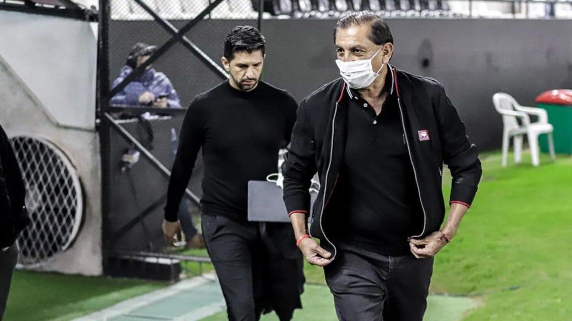 Antes de visitar a Boca, Ramón Díaz dejó de ser el DT de Libertad