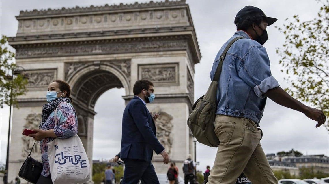 Susto en París: un avión rompió la barrera del sonido y generó conmoción