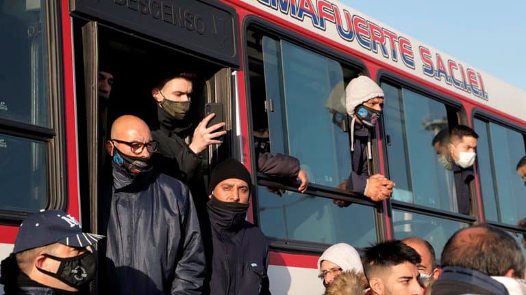 Cuáles son las líneas de colectivos que están de paro por el asesinato del conductor