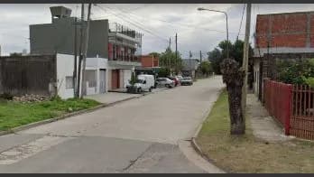 El ex novio de su mujer le atravesó el estómago con una barra de metal y lo mató