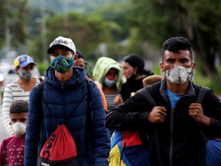 La oposición venezolana denunció robos, vejaciones y humillaciones del régimen de Nicolás Maduro a las personas que huyen del país a pie
