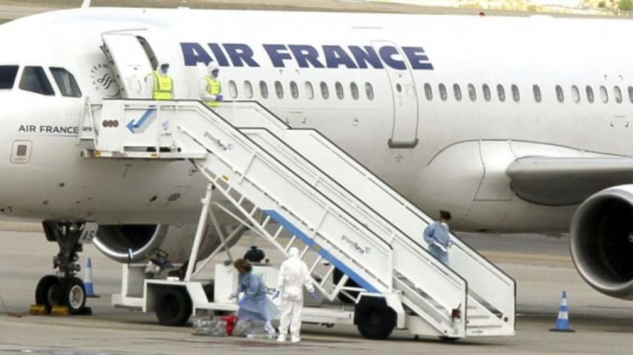 España: alerta en un avión por un pasajero que llegó de Nigeria con fiebre