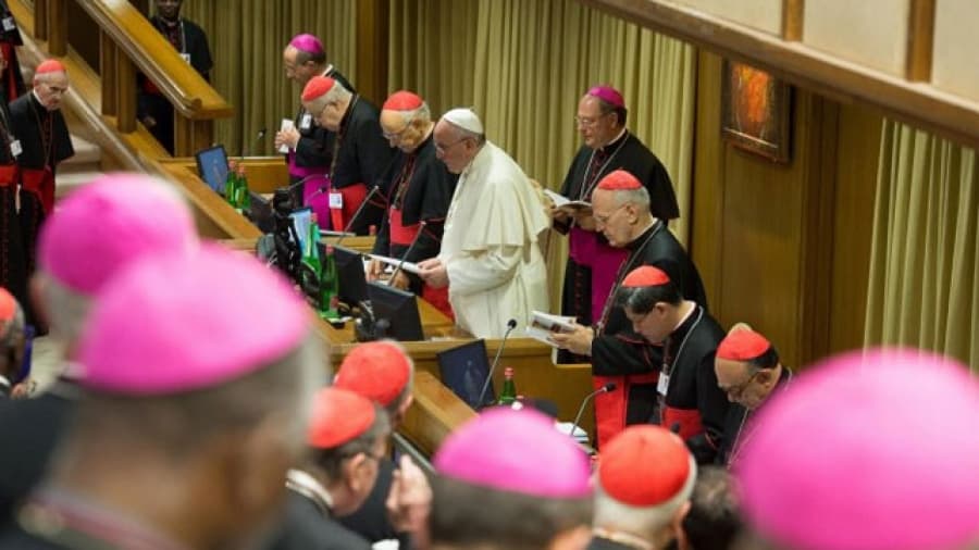 Vaticano pide «prudencia» respecto a la apertura de la Iglesia a los gays