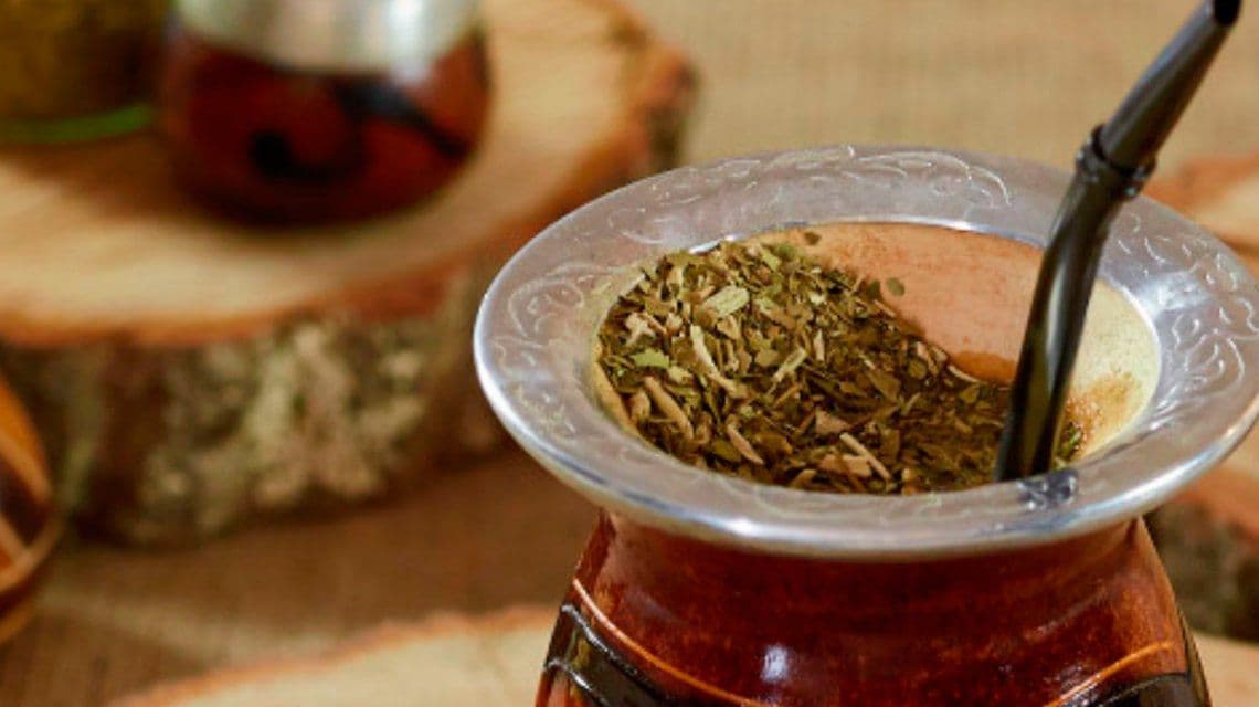 El Gobierno comenzará a regular la presencia de palo y polvo en la yerba mate