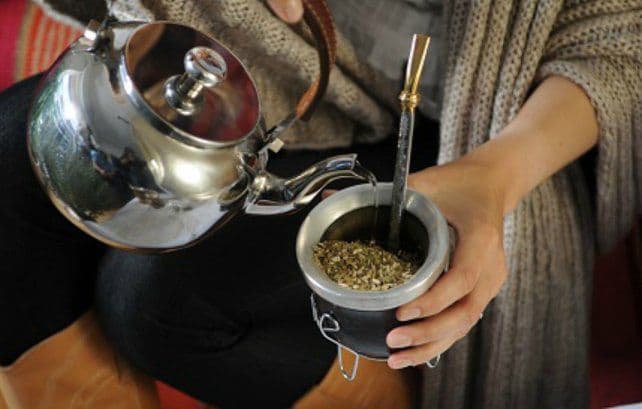 Yerba mate: regulan la cantidad de palo y polvo en los paquetes