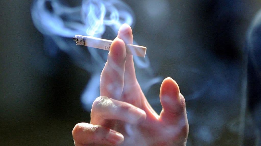 Milán le declara la guerra al cigarrillo: no se podrá fumar al aire libre