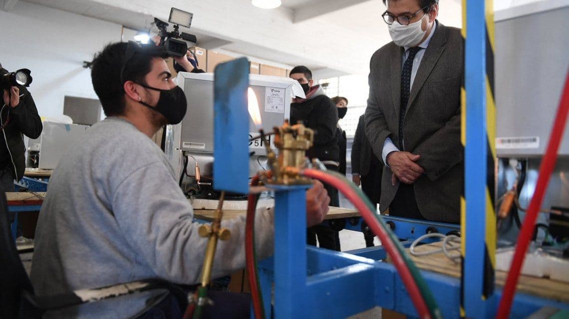 El empleo registrado subió por primera vez desde que arrancó la pandemia