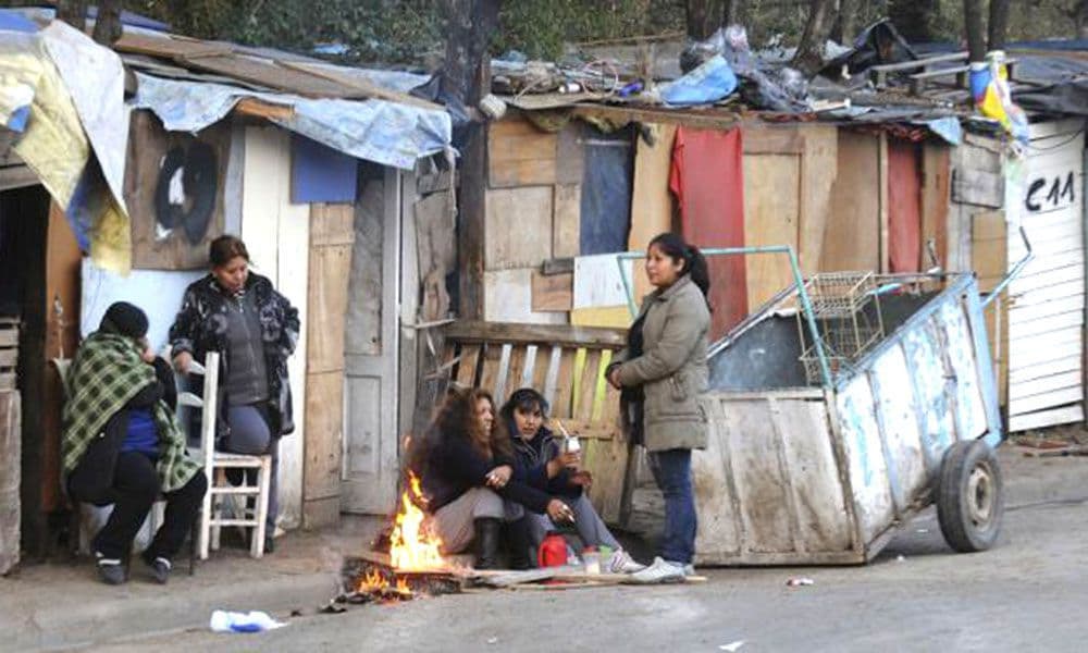 Una familia tipo necesitó casi $52.000 en noviembre para no caer en la pobreza