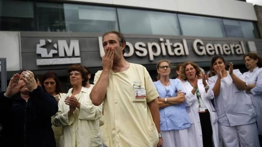 La enfermera es tratada con la sangre de una sobreviviente de ébola