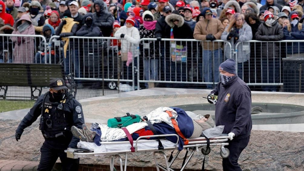La mujer que murió en el Capitolio fue baleada por la policía y era partidaria de Trump