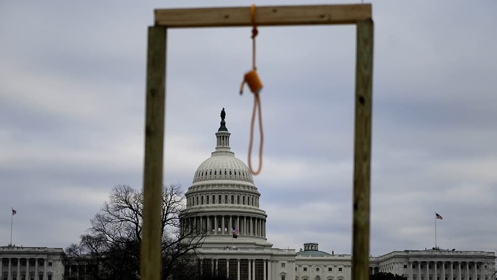 Murió un policía herido en los choques con seguidores de Trump en el Congreso
