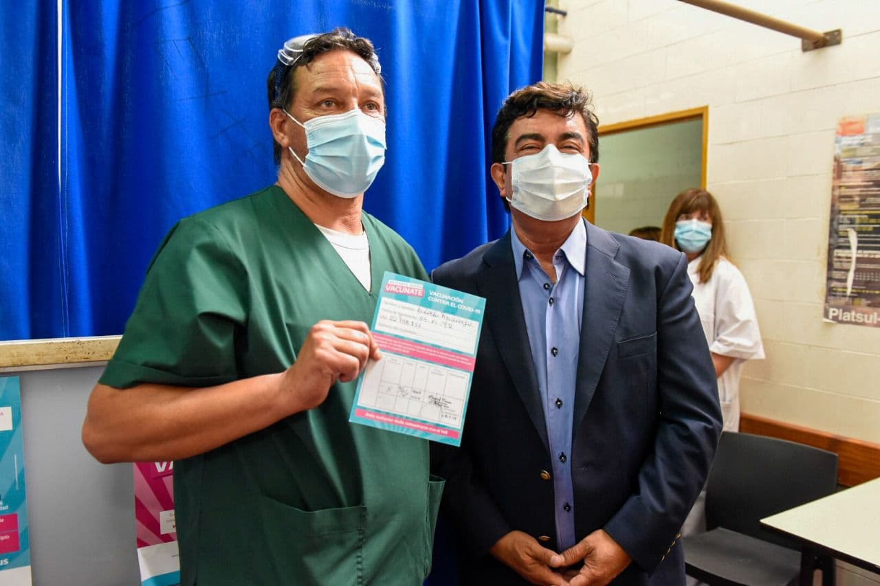Fernando Espinoza: “Mientras nos vacunamos tenemos que seguir cuidándonos, porque la pandemia no terminó”