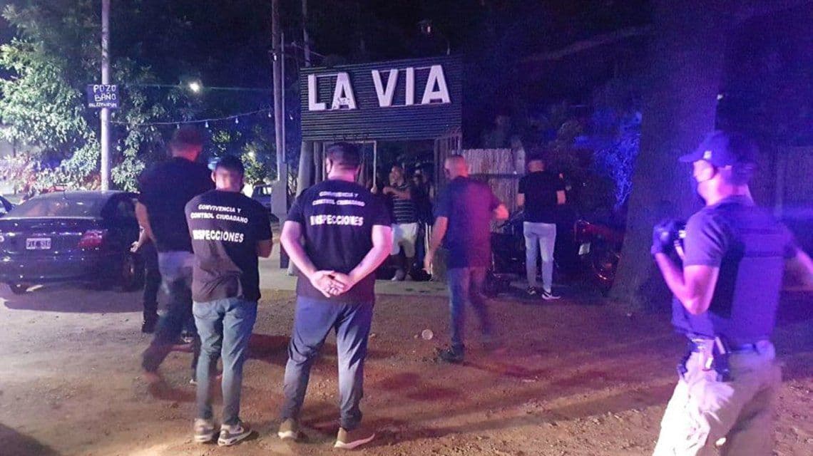 Otra fiesta clandestina en La Plata: más de 1000 personas coparon una terraza