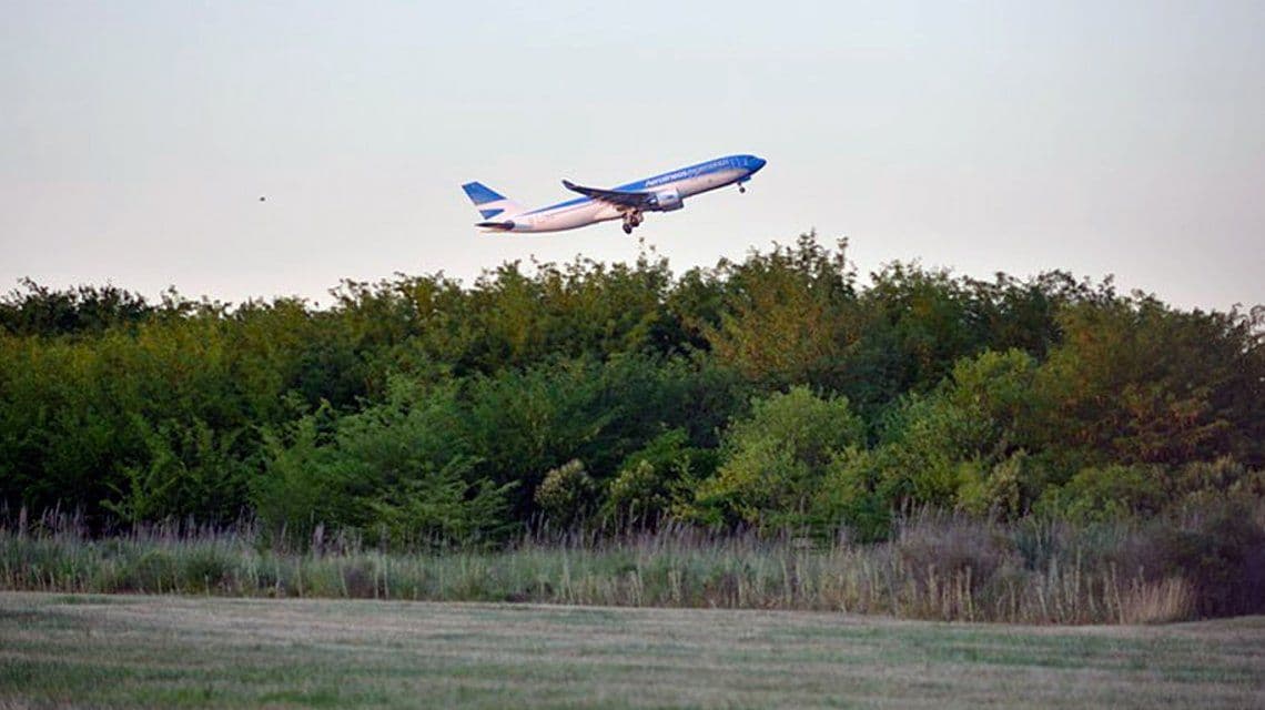 Cómo seguir en vivo el vuelo de Aerolíneas que traerá la segunda dosis de la vacuna Sputnik desde Rusia